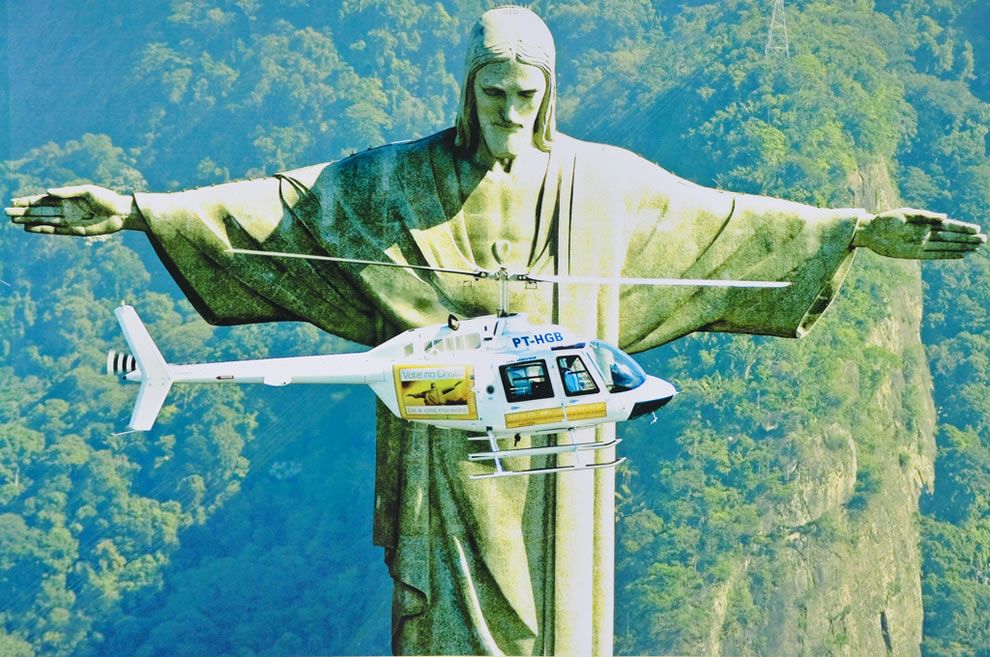 Estátua do Cristo Redentor de Perto, Helicóptero passando em frente