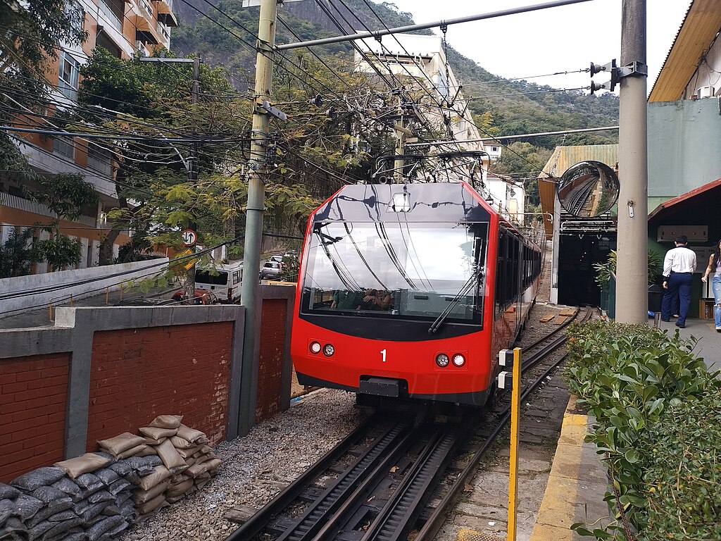 Trem do Corcovado chegando na estação.