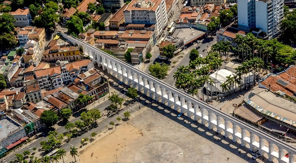 Imagem aérea dos arcos da lapa.