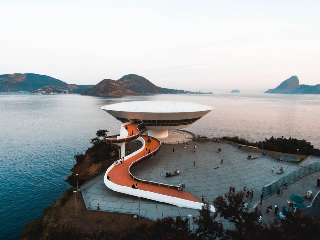 Obra de Oscar Niemeyer em Niterói, RIo de Janeiro.