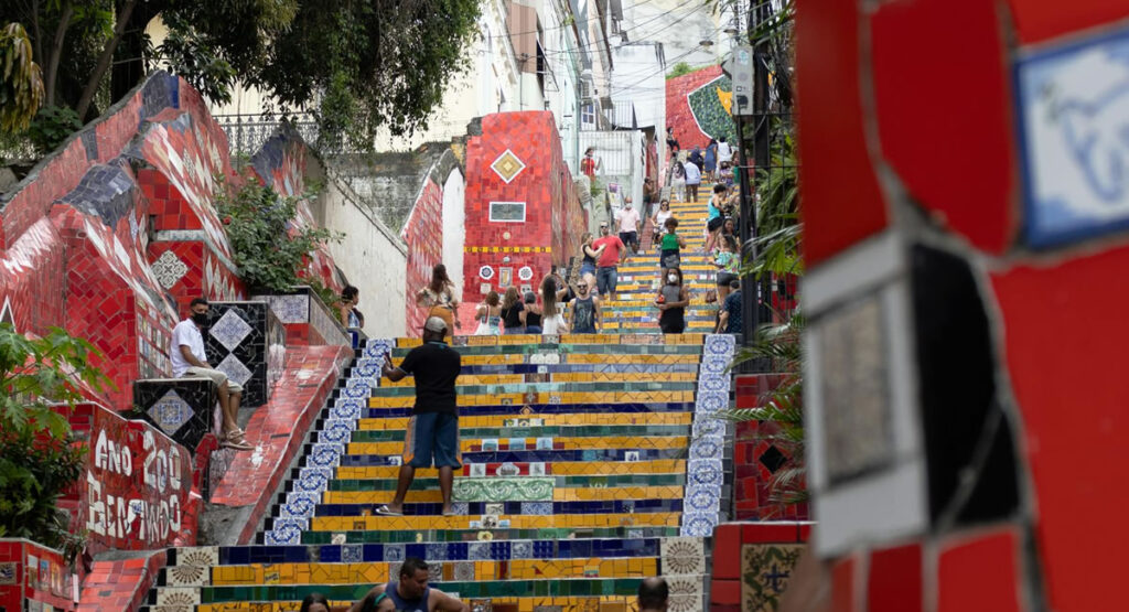 A famosa Escadaria Selarón em Santa Tereza.