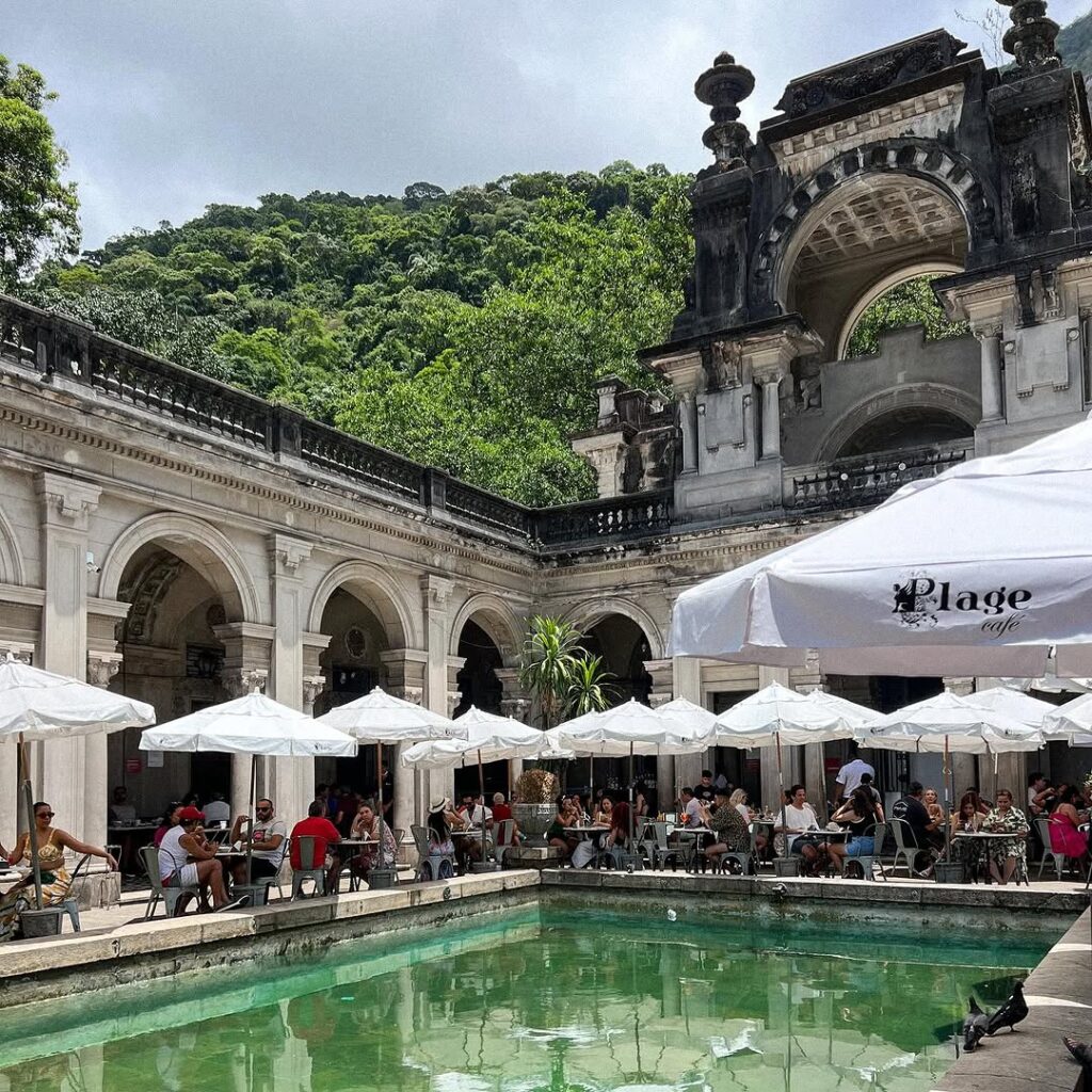 Piscina\ Interior do Parque Lage.