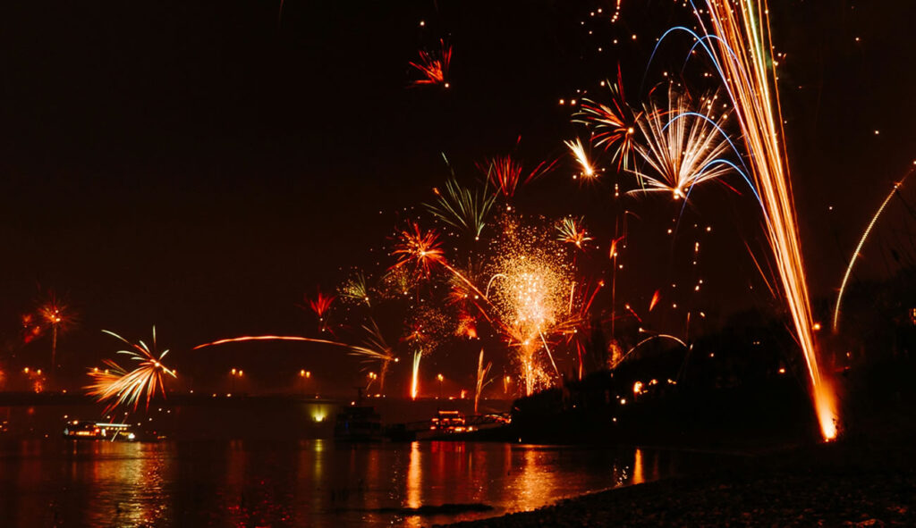 Queima de fogos praia.