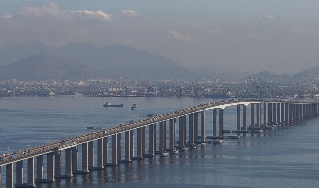 Ponte Rio-Niterói vista de cima.