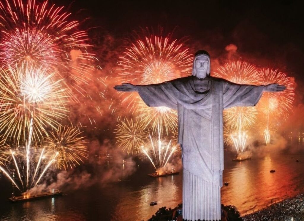 Réveillon 2026 em Copacabana 1 Fogos, Cristo Redentor.