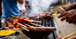 Churrasco de rua grelhando na Feira de São Cristóvão, no Rio de Janeiro