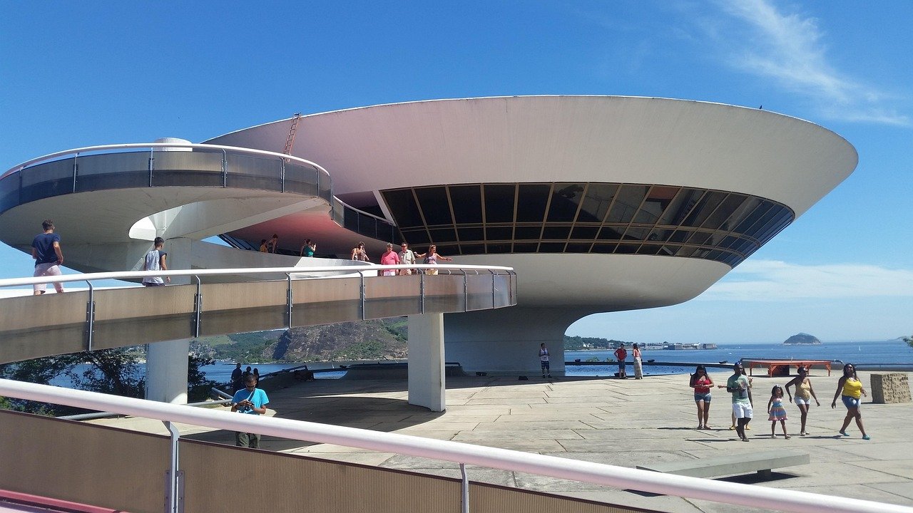 Caminho Niemeyer em Niterói: Roteiro pelas Obras de Oscar Niemeyer 3 MAC Niterói - Museu de Arte Contemporânea de Niterói, obra de Oscar Niemeyer