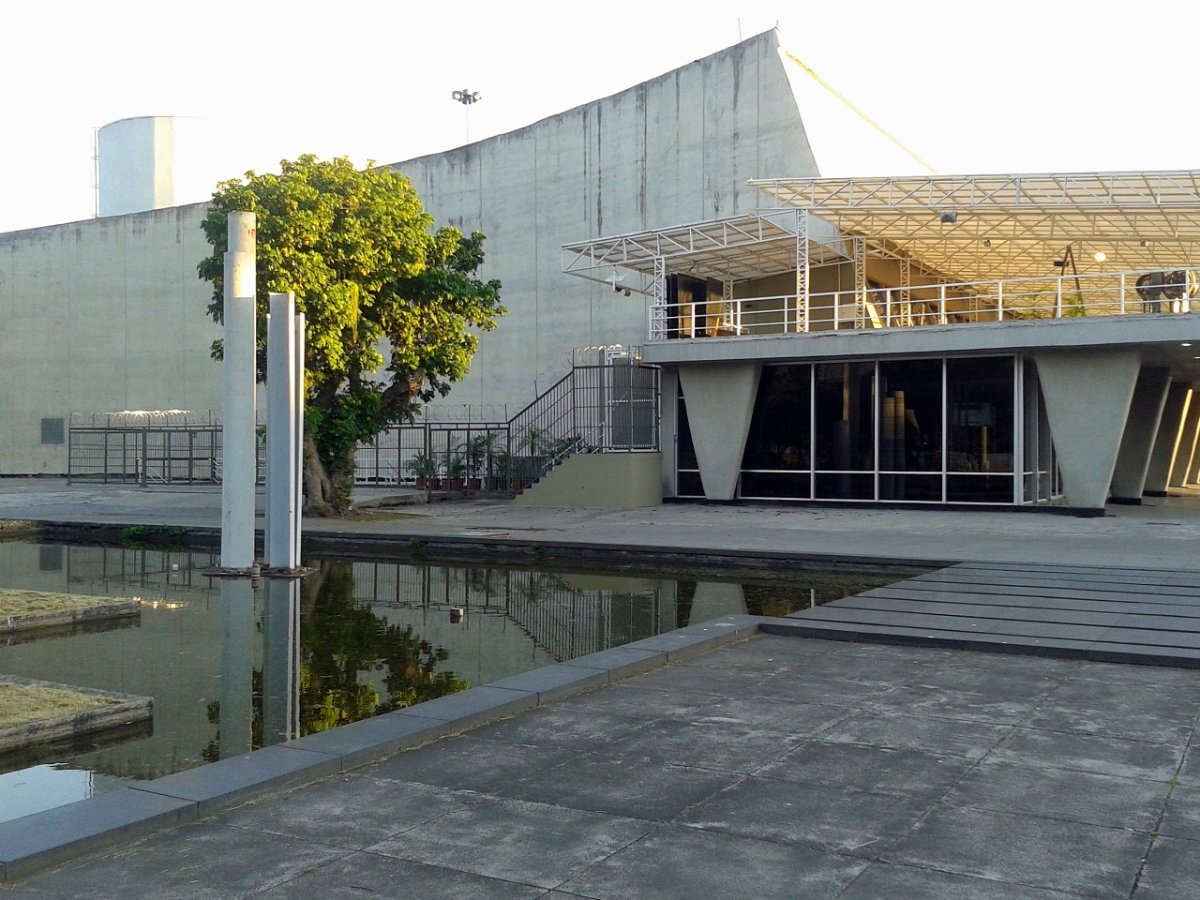 MAM Rio: o Que Ver no Museu de Arte Moderna do Rio de Janeiro 2 Jardim de Burle Marx em frente ao MAM Rio com vista para a Baía de Guanabara