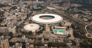 Vista aérea do Maracanã, em formato circular, no Rio de Janeiro