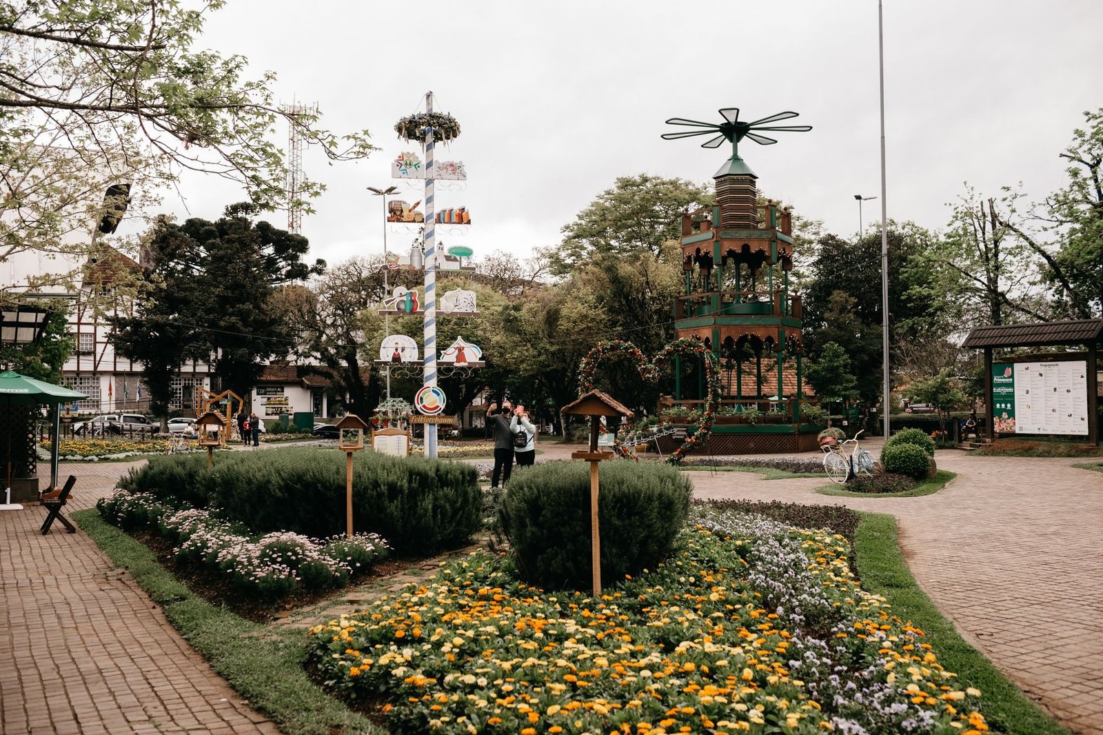 Petrópolis: Palácio Imperial e Bate-Volta a Partir do Rio de Janeiro 4 Parque histórico em Nova Petrópolis com arquitetura típica e jardins exuberantes