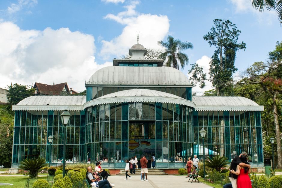 Petrópolis: Bate-Volta Perfeito Saindo do Rio 2 Palácio de Cristal em Petrópolis, estrutura histórica de ferro e vidro