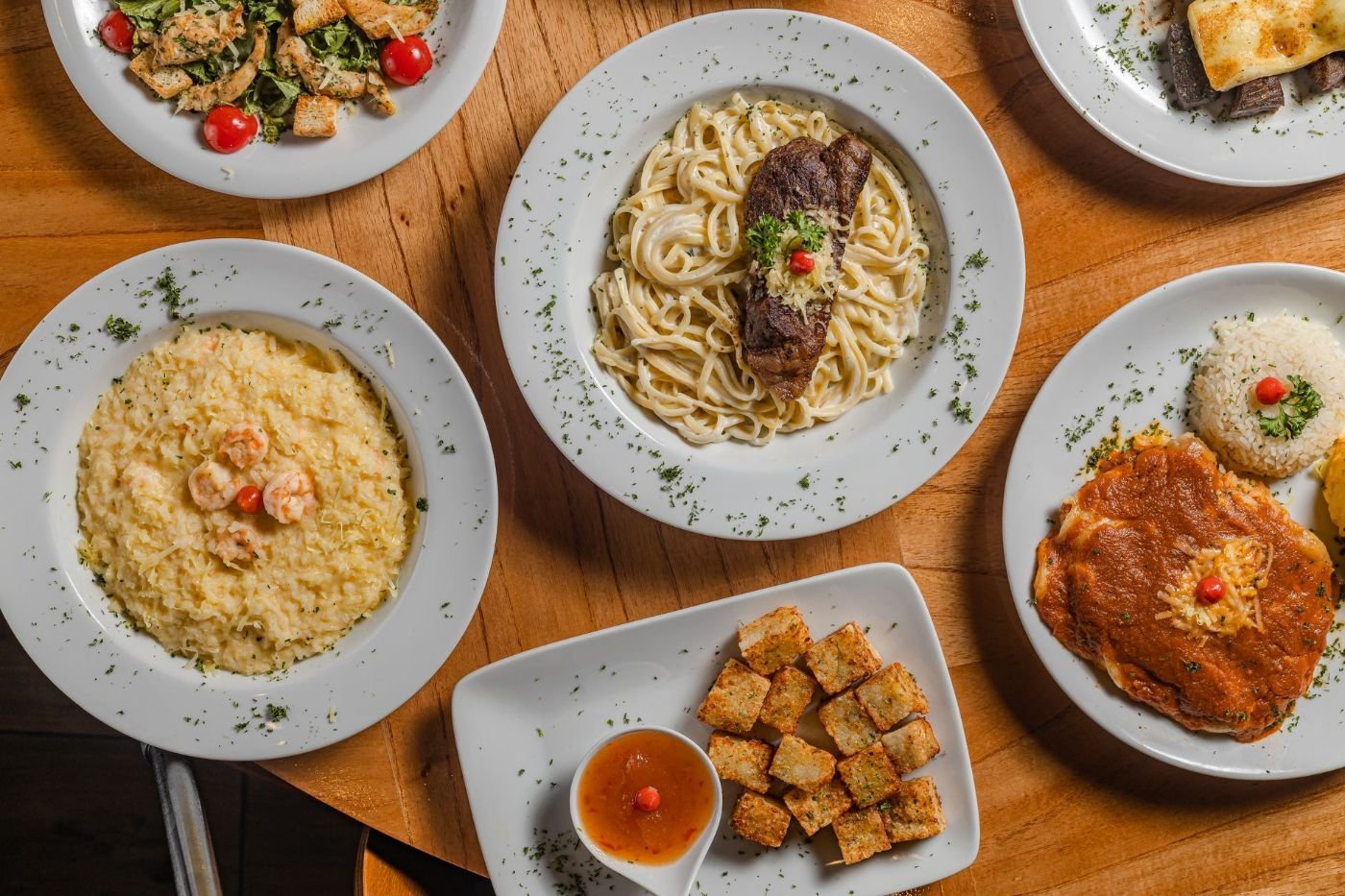 Quanto Custa uma Viagem ao Rio de Janeiro: Orçamento Completo 2 Refeição servida em restaurante brasileiro — comida local no Rio de Janeiro