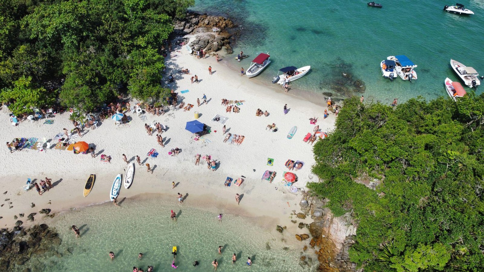 Praia do Recreio: a Praia Família da Zona Oeste do Rio 4 Praia movimentada em dia de verão na Zona Oeste do Rio