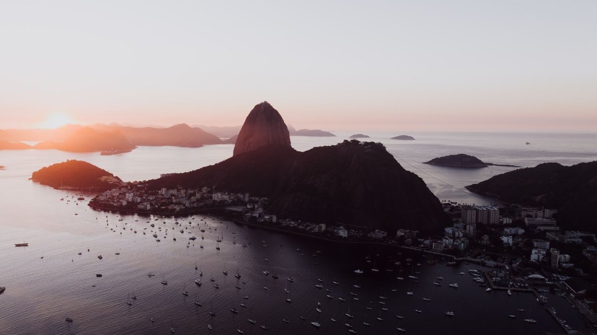 Pedra Bonita: Trilha Fácil, Mirante e Voo Livre na Zona Sul 3 Trilha no Parque Nacional da Tijuca com vegetação de Mata Atlântica