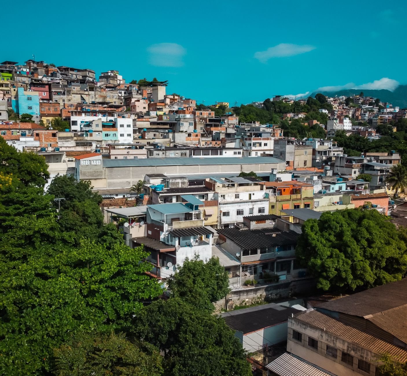 Trilha Dois Irmãos: vista para Ipanema e Leblon 2 Vista aérea da comunidade do Vidigal, ponto de partida da trilha
