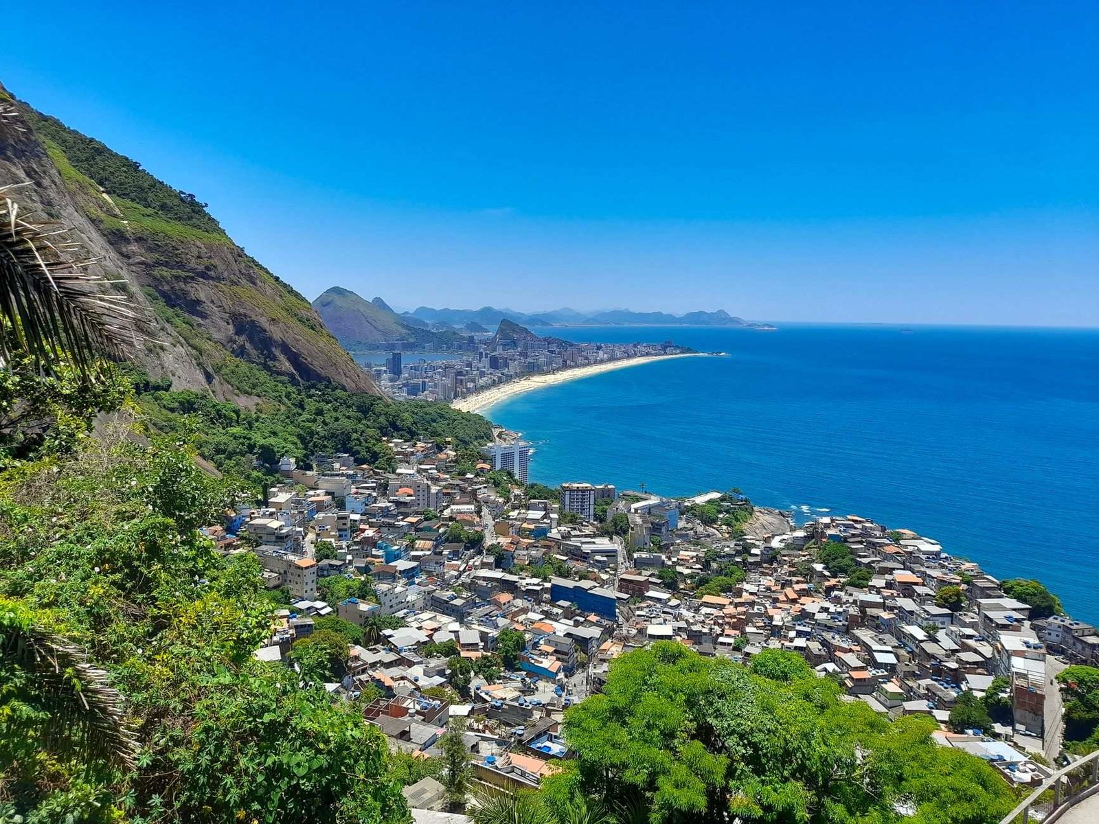 Vidigal: o Mirante mais Cool da Zona Sul do Rio 2 Vista aérea ampla da costa do Rio de Janeiro a partir da Zona Sul