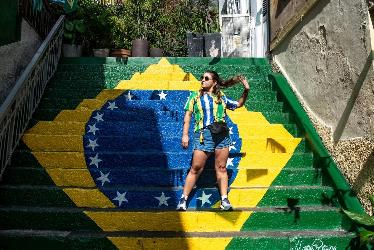 O Que Fazer no Rio de Janeiro em 5 Dias: Roteiro Completo 4 Ladeira com bondinho amarelo no bairro de Santa Teresa, Rio de Janeiro