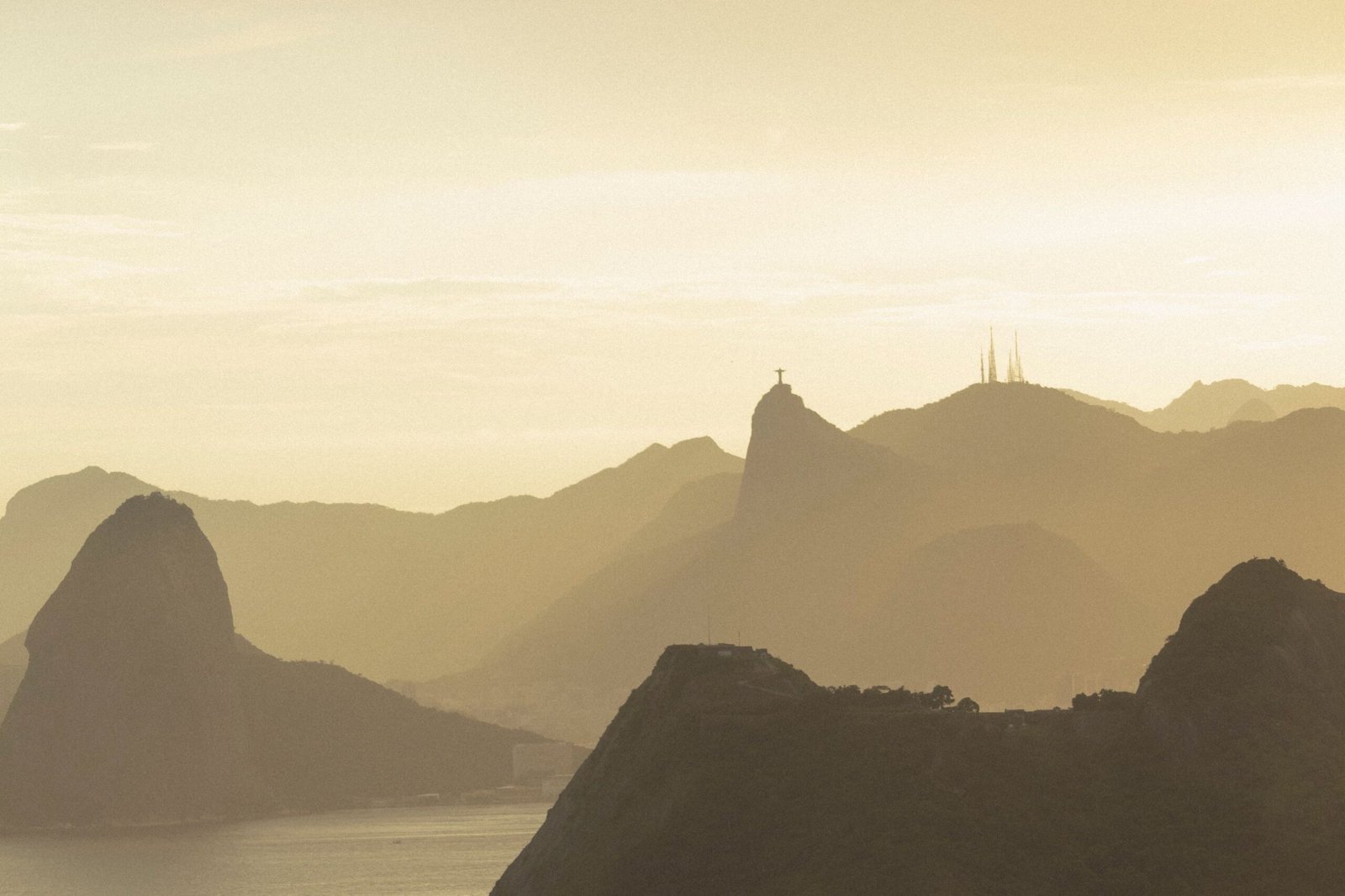 Cristo Redentor de Uber, Carro ou a Pé: Dúvidas Respondidas 2 Trem do Corcovado subindo pela Floresta da Tijuca a caminho do Cristo Redentor